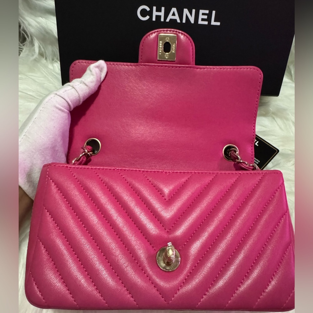 Classic Flap Mini Rectangular in Chevron - Picture 12 of 16